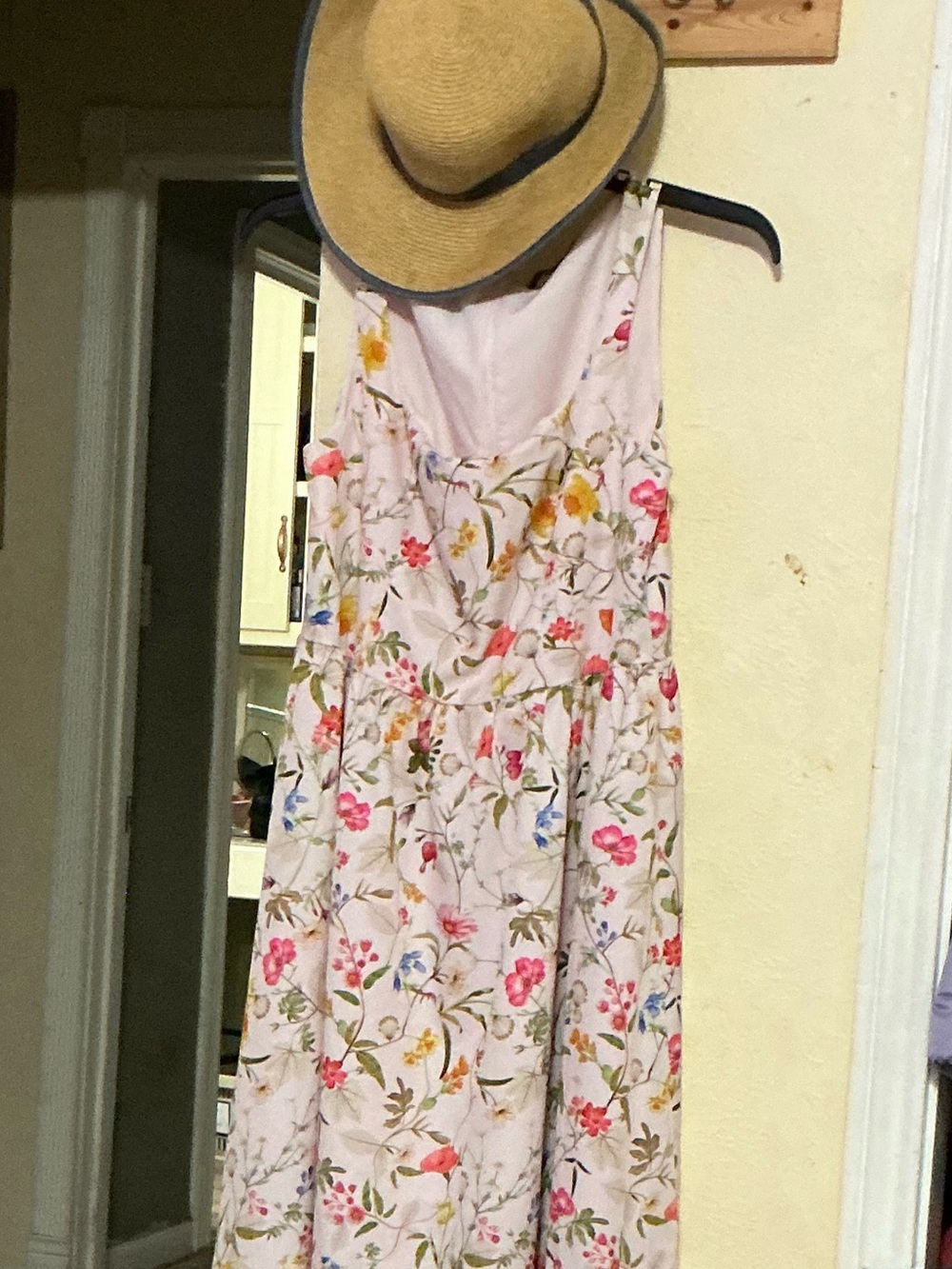 Cream floral Maxi dress & sun hat bundle- medium- excellent